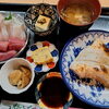 ブリカマの塩焼き＋刺身盛り合わせ定食のご紹介　2800円