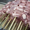 1本ずつ丁寧に手打ちで仕込む肉量150g以上の食べ応え。お食事の一品として人気の「ジャンボ会津ソース串カツ」のご案内