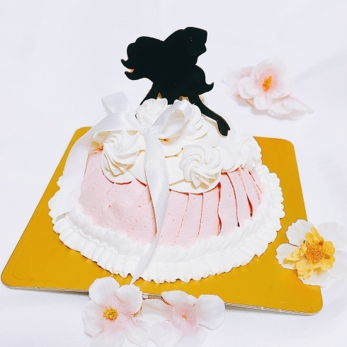 プリンセスケーキ「映えるひな祭りケーキ！今年はプリンセスケーキでお祝い♪隠れ古民家カフェ白雪小町のひな祭りホールケーキ！」