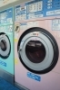 大型の洗濯乾燥機。こたつ布団やカーペットもばっちり洗えます☆「コインランドリー チャーミー」