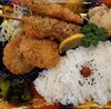 「明日の日替り弁当は鶏と豚ヒレの串カツ」