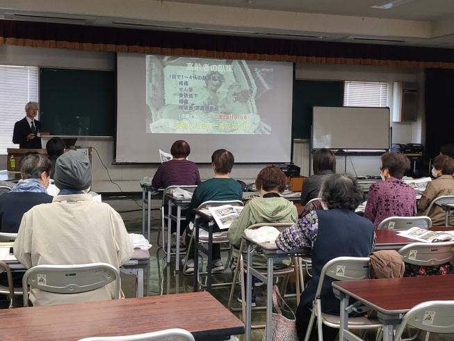 講演会風景1「地域介護予防講演会で白濱院長が講演を行いました」