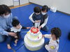 みんなでケーキ作り「今日は3月のお誕生日会がありました。」