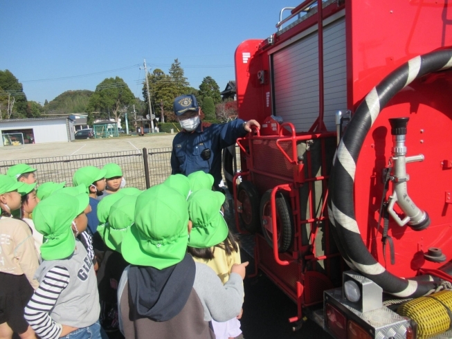 消防車に興味津々「地域との合同避難訓練」