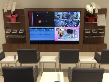 整備の様子は大型モニターで
ご覧いただけます「ネッツトヨタ東京　新宿店」