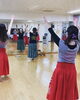 膝を曲げてしっかり踊るカヒコレッスン「船橋・東船橋駅近　フラ・タヒチアンダンス教室♡選んで楽しめるレッスンが人気です♪」
