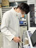 店長が真剣に調剤中です！「粉砕調剤中」