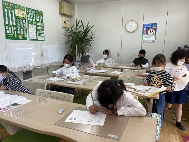 低学年の入会が増えています❗️「おだてて育てています‼️とお母さんから。　2年生　美文字女子　今月入会　わたしは、ほめて育てます❗️硬筆、上手なのでほめる所しかない　習得がはやいのでもうすぐ毛筆も　四国中央市　習字教室　硬筆教室　ミニ作品展　上手　日本習字　学研教室　」