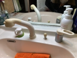 施工前　洗面水栓「キッチン・洗面化粧台水栓交換工事」