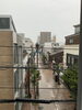 雨の日の事務所から見た通りの様子「【島根県浮気調査】県外の探偵事務所と地元の探偵事務所の調査費用比較」
