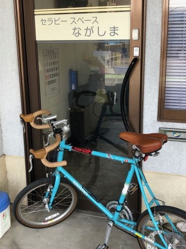 事業所の玄関と自転車「【リハビリ】お気軽にご相談くださいね！【保険外】」