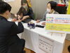 TSUTAYA陣屋西店でのチャージ会での様子「とってもオトク！！LOVESAIJOポイント上乗せ（プレミアム）チャージキャンペーン実施中！」