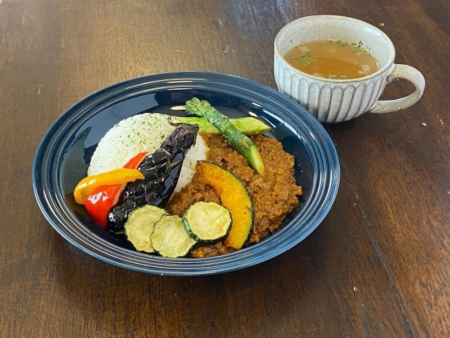 「5/18より登場の「季節と野菜のキーマカレー」のご紹介です」