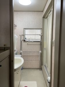 施工前「寝屋川市　I様邸　洗面所パック・トイレドア交換工事」