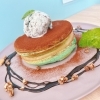チョコミントパンケーキ(横から)「季節のパンケーキ(チョコミントパンケーキ)」