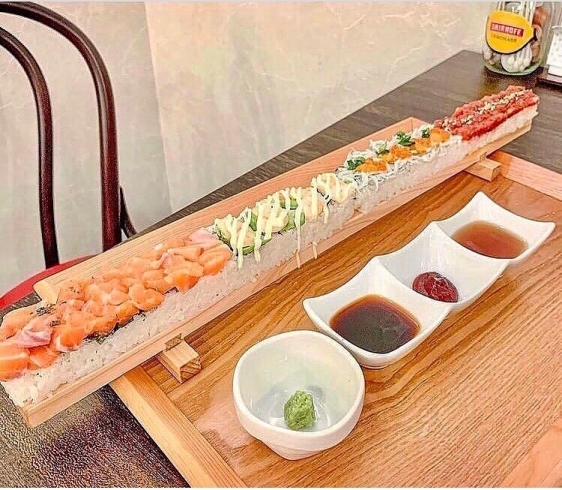「海鮮ロング寿司✨」