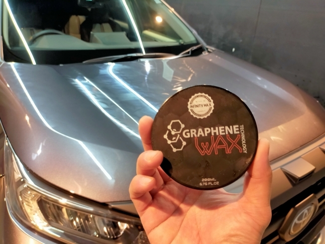 塗り込み中「GRAPHENE WAX☆　〘石狩市コーティング・洗車　GLOW×GROW〙」