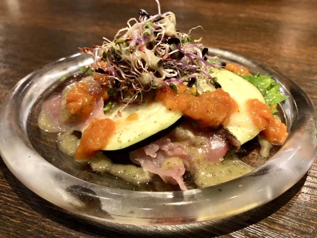 「コシナガマグロと京水茄子のマリネ　トマトのジュレ。　千葉駅徒歩５分　裏千葉のレストラン&バー　ブリックです。」