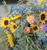ひまわりたちが元気をくれます！「お祝いの花束」