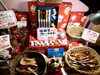 「店頭に『ネコのシッポマドラー』登場！330円の特別価格です／お好み焼きしぐれ／磯子区岡村」