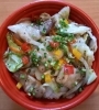 「明日の日替り弁当は厚切り豚と野菜の塩だれ丼」