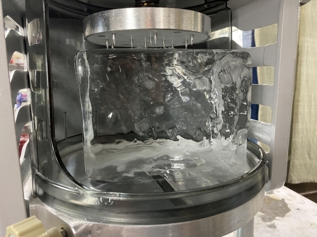 かき氷機は、スワンSI-150SS（カスタム）。「本日の営業案内♪と・・・明日、7月25日はかき氷の日！」