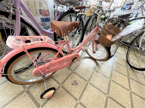 ピンクカラー「ブリヂストン子ども用自転車“HACCHI ハッチ”！補助輪付きで可愛いデザイン♪」
