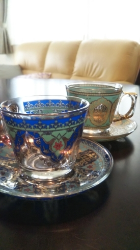 トルコ雑貨のお店で購入したカップ&ソーサーです「毎月のお茶会を始めます」