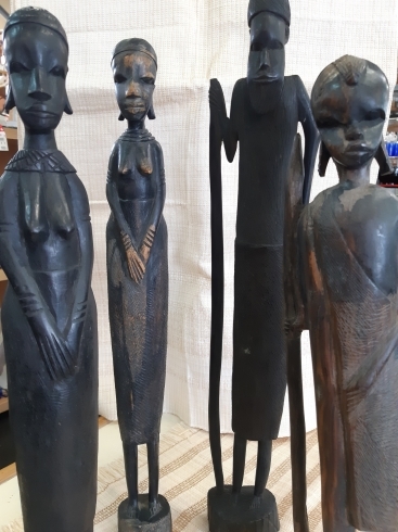 「アフリカ木彫り人形」