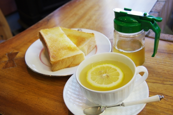 「喫茶がんび」国産純粋100％のはちみつを使ったハニーレモンがおすすめ！