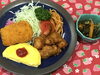 「本日のAランチは　トリカラとエビカツ」