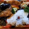 「明日の日替り弁当はヒラマサカレー煮」