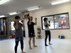 筋トレ指導中!「風が気持ちいい季節! 【JR稲毛海岸駅より徒歩5分のところにあるキックボクシング&ボクシング・フィットネスジム】」
