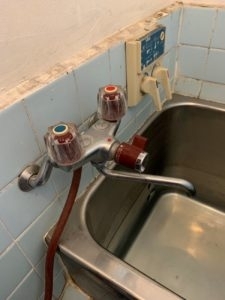 施工前「寝屋川市　S様邸　浴室水栓交換工事」