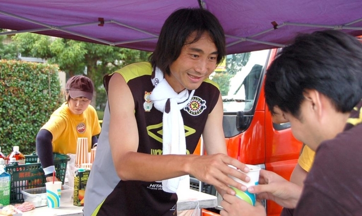 北嶋秀朗選手（FW・背番号9）の笑顔はあったかい！