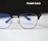 長らく使用できる定番な型「これからの季節の服装に　新しいTOMFORD」
