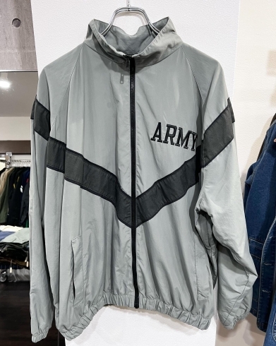 ARMYトレーニングジャケット「USA製　トレーニングジャケット【千葉駅・千葉中央駅徒歩7分にある古着屋です！80s～90sのアメリカ・ヨーロッパ古着、メンズ・レディース取り扱いあります◎】」