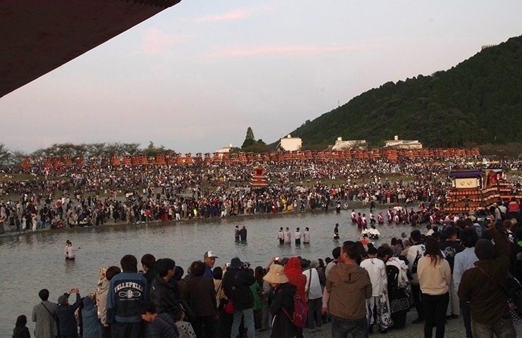 「【2022年】10/16（日）17:15〜 伊曽乃神社祭礼 川入りが行われます。」
