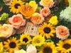８月のヒマワリ＆バラの花手水「2022年の花手水が終了いたしました。」
