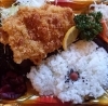 「明日の日替り弁当はチキンカツ」