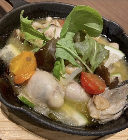 広島牡蠣とレモン、キノコのアヒージョ「ディナーの冬のシーズンメニュー」