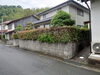 ①施工前の様子「第２報：庭のリフォーム　生垣撤去／フェンス／竹垣／防草シート／園芸砂敷き　島根県　雲南市」