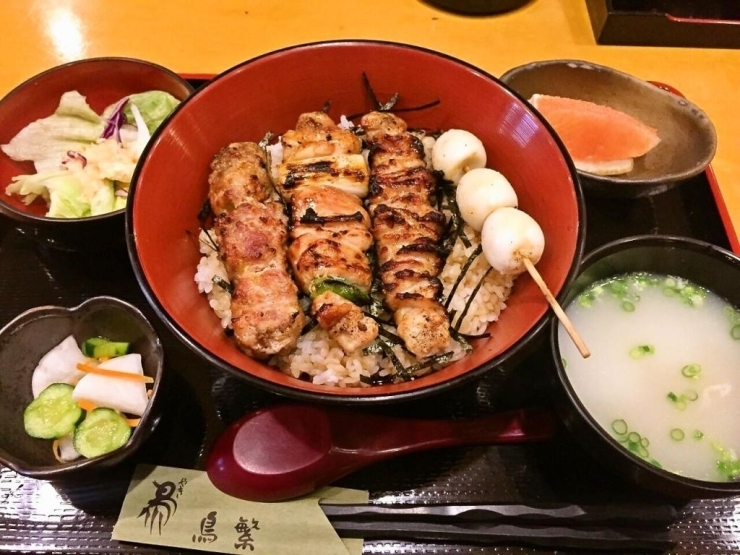 焼鳥丼の大盛です