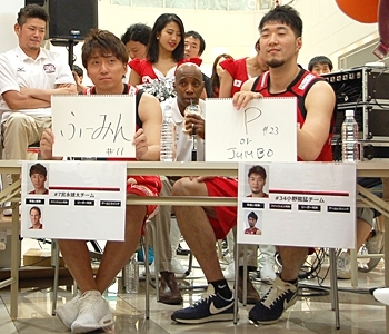 堅実に有力候補を指名する宮永雄太選手と、なぜかジャンボくんを指名する小野龍猛選手