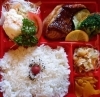 「明日の幕の内弁当はお魚の照り焼きとポテトサラダ」