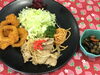 「本日のAランチは　焼肉とイカリングです。」