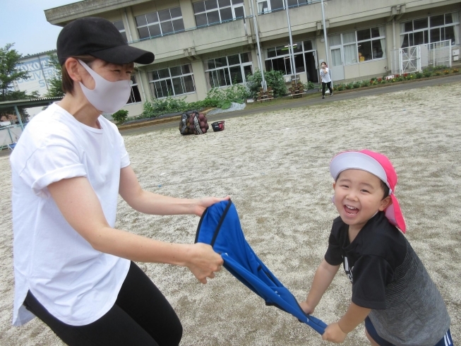 ママと一緒で嬉しいな♡「親子サッカー教室を行いました♪」