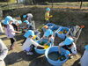 協力すれば、あっという間♬「物置や砂場の道具が綺麗になったよ☆彡（園庭大掃除）」