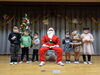 サンタさんとハイポーズ！りす組さん「メリークリスマス！良い子のみんなにサプライズ！」