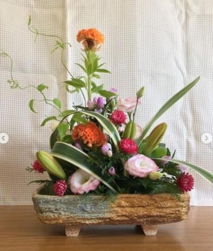 「原田交流館でのレッスン風景　お花一本からアレンジメント、鉢植えまで尾道の花屋といえばタカオへ♪」